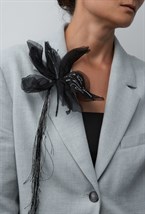 Брошь Лилия с каллиграфией - фото 94772