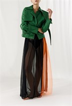 Зелёная куртка с оранжевой строчкой - фото 96177