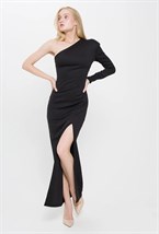 Платье на одно плечо с разрезом - фото 97452