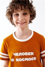 Футболка горчичная Человек в Космосе - фото 98257